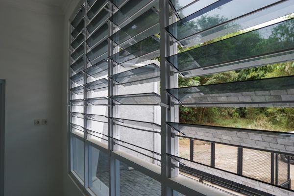 Cost of Jalousie Window Repair in Richardson